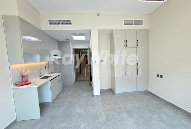 Brand New | Ready to Move In | Prime Location Garnet Building Satwa Dubai