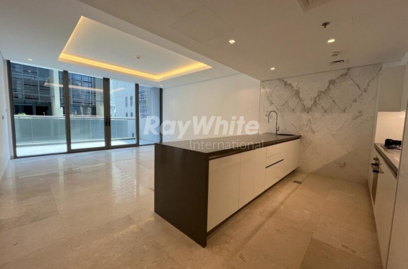 Under OP |Spacious | Spacious | High End Finishing The Sterling East Business Bay Dubai
